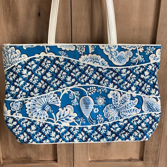 Vera Bradley Tote - Picture 2 of 8